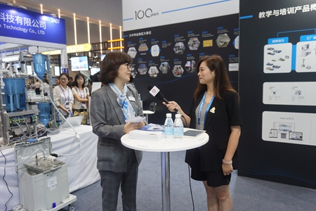 �M(f��i)˹�бR�G�G�������I(y��)������(sh��)�ֻ��D(zhu��n)���c��(chu��ng)��